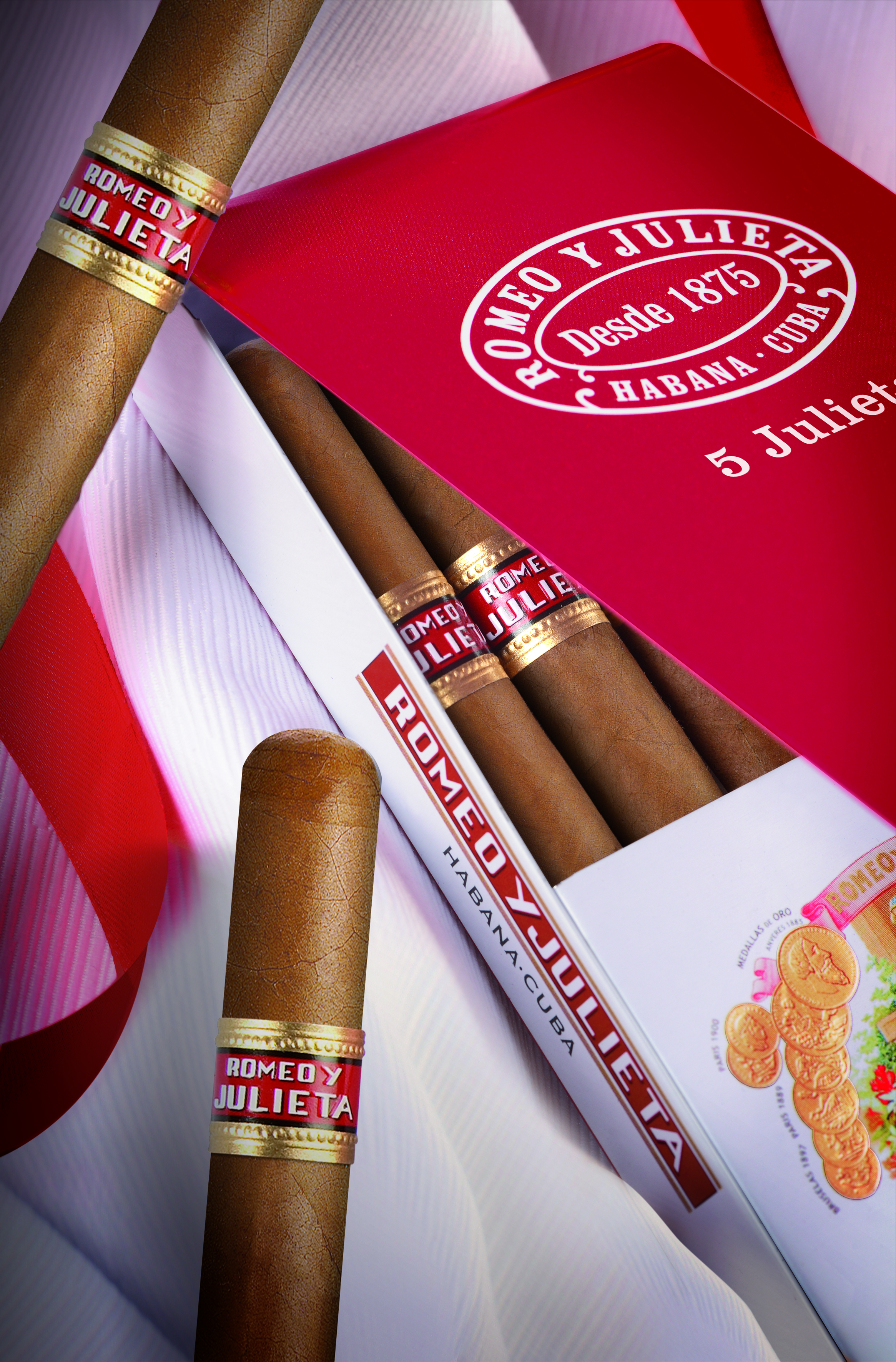 Romeo y Julieta Julietas in a tin box of 5